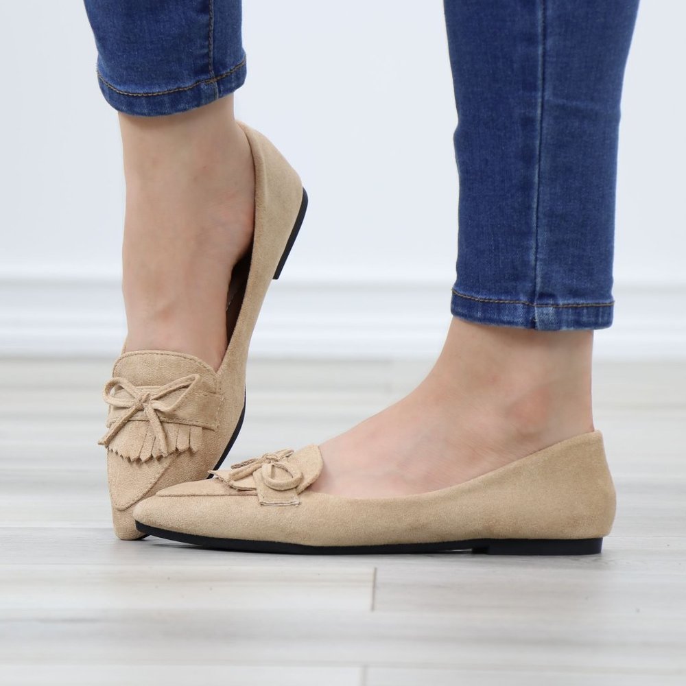 Tan Faux Suede Pointed Toe No Heel Flat Loafers Shoe Bow Tassel Decor Slip On - Picture 2 of 14